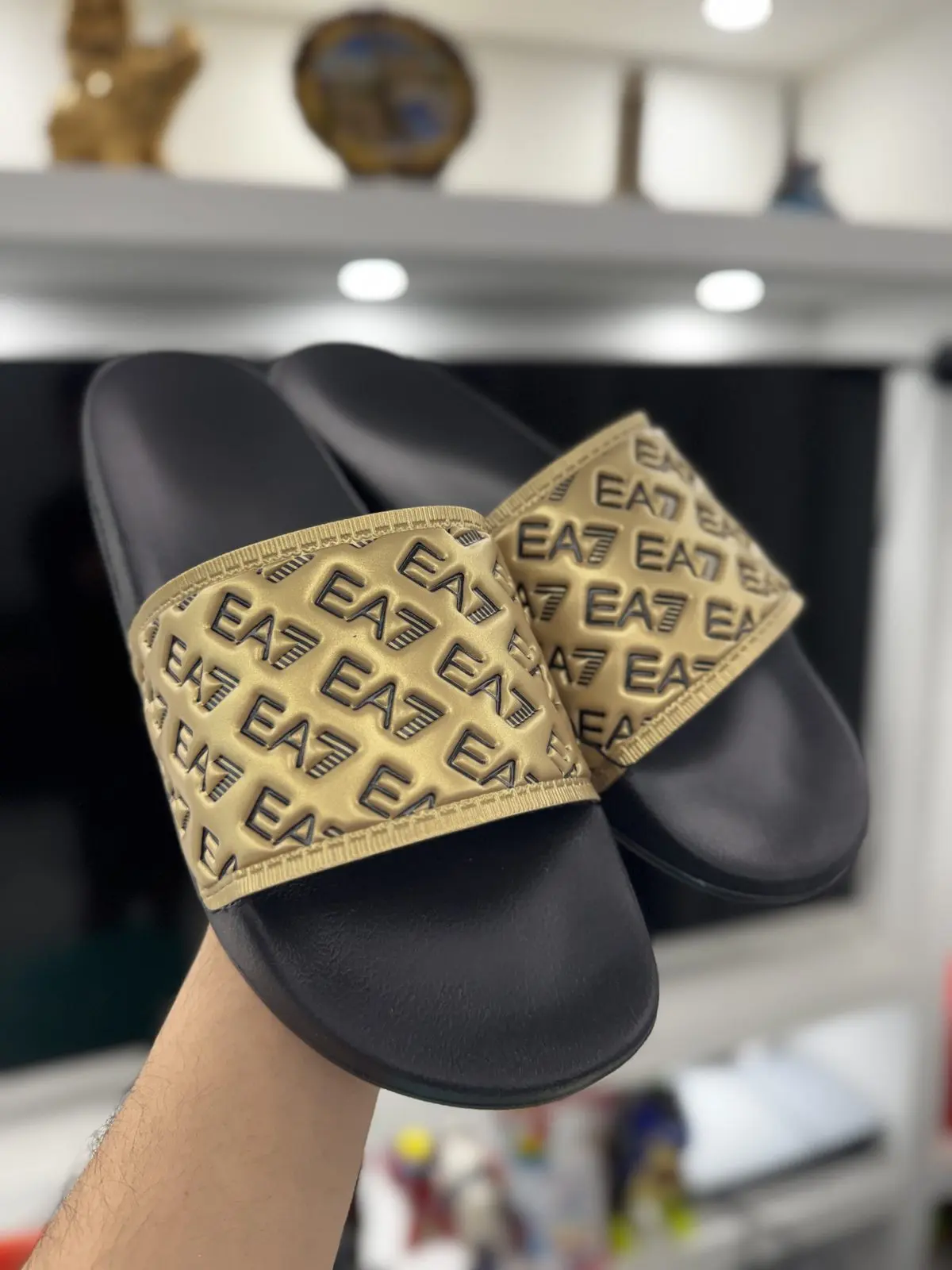 Sandalias Ea7 dorado letras pequenas