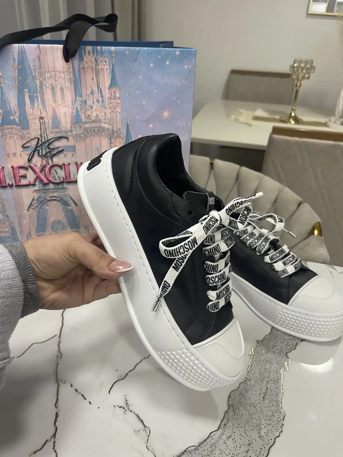 Zapatillas Moschino letras cordones