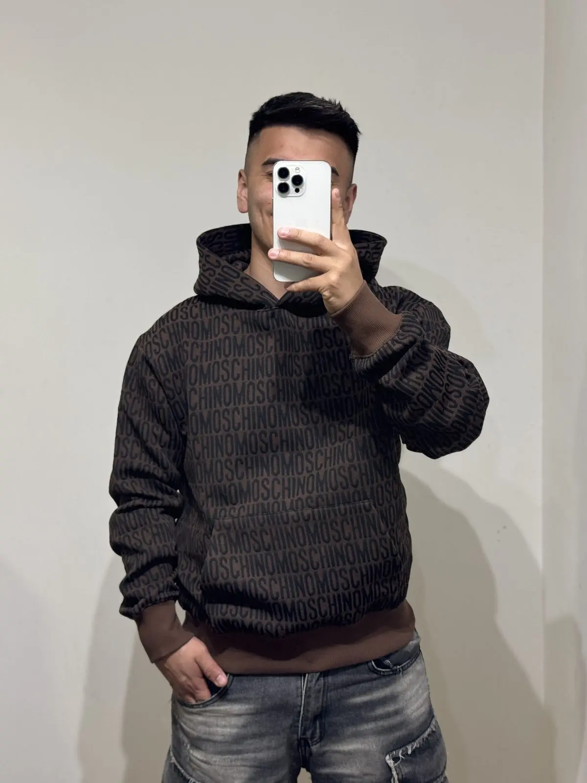 Poleron Moschino café canguro multilogo