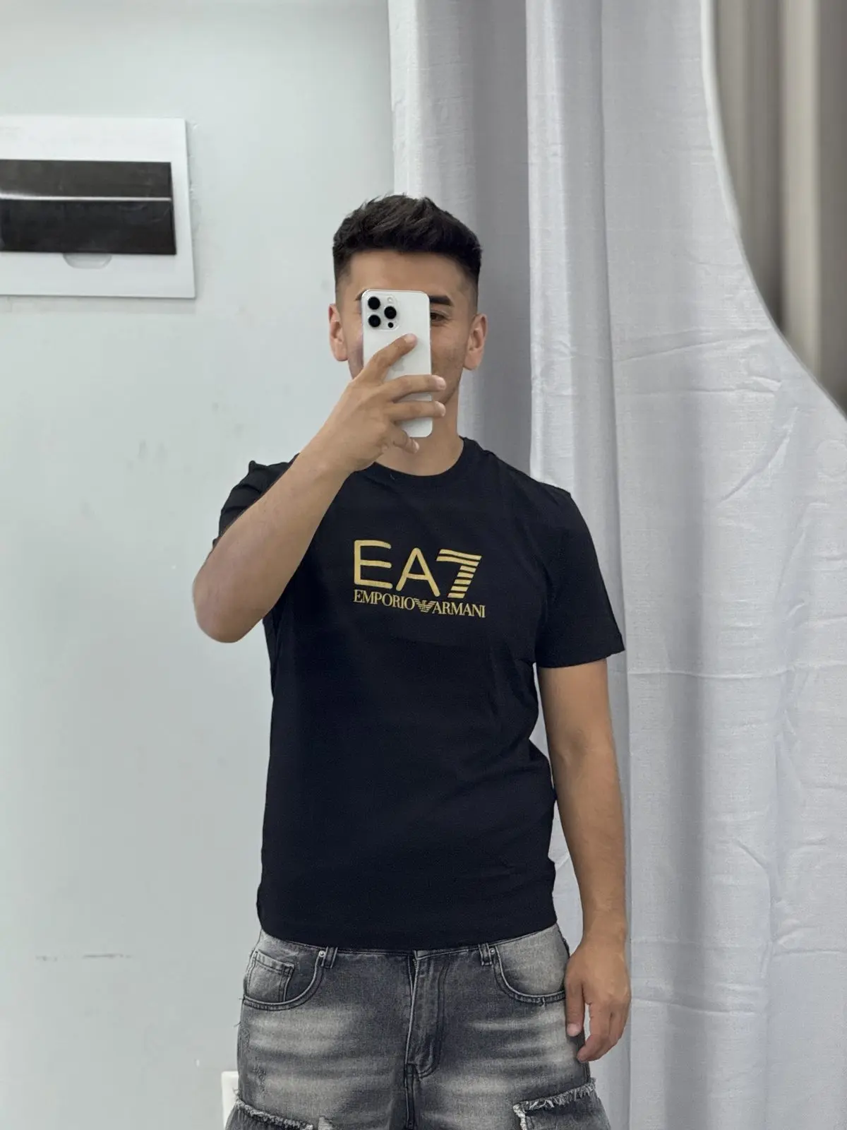 Polera EA7 Negra Detalles Dorados