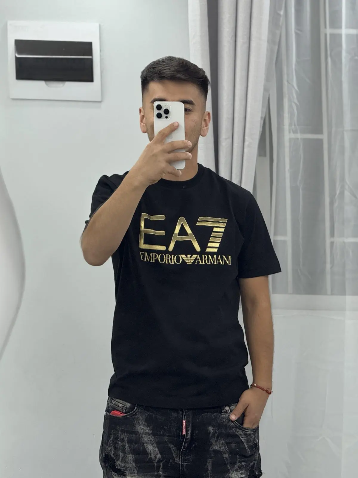 Polera EA7 Negra Logo Dorado