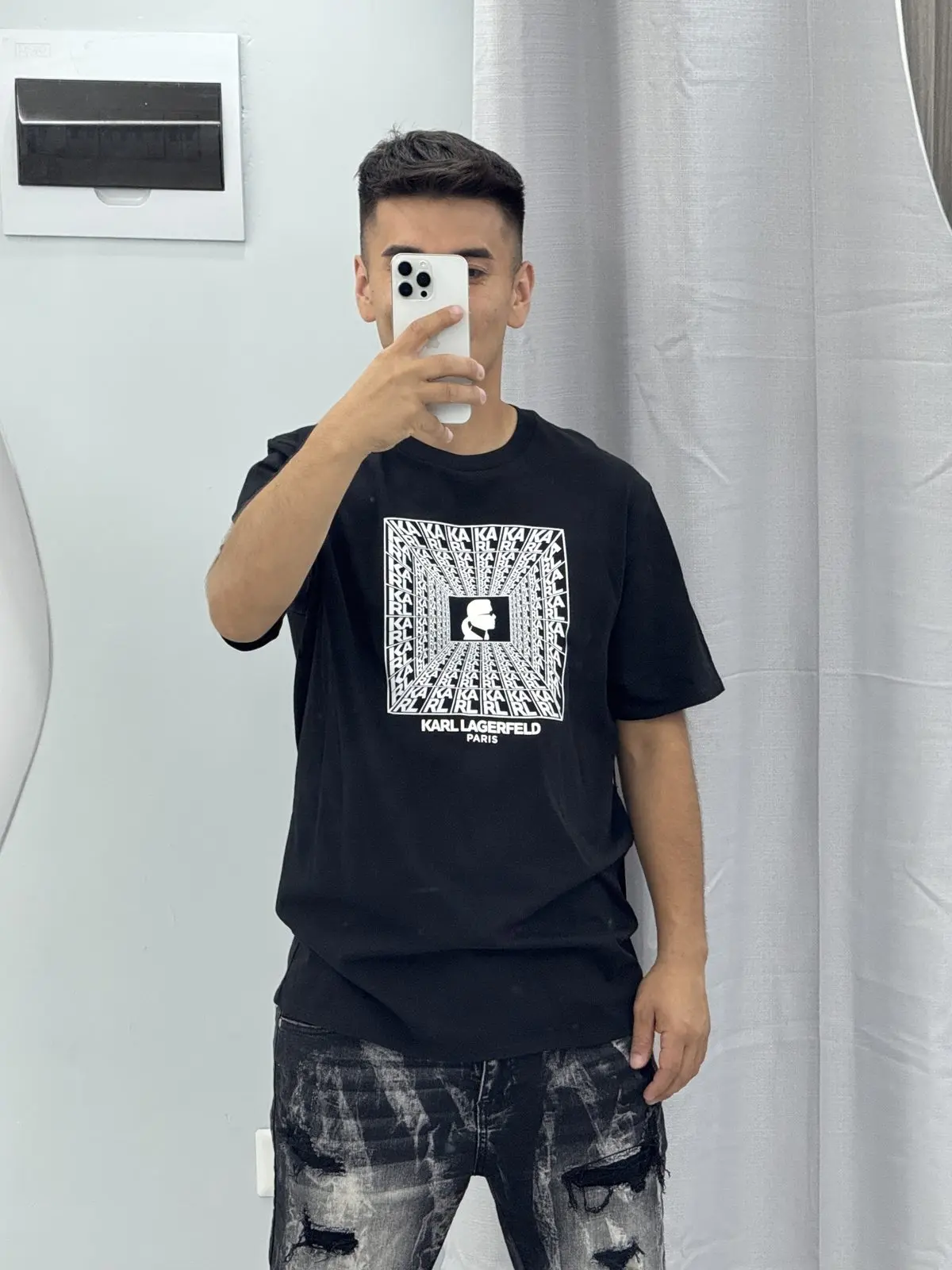 Polera Karl Lagerfeld Negra Gráfico Blanco
