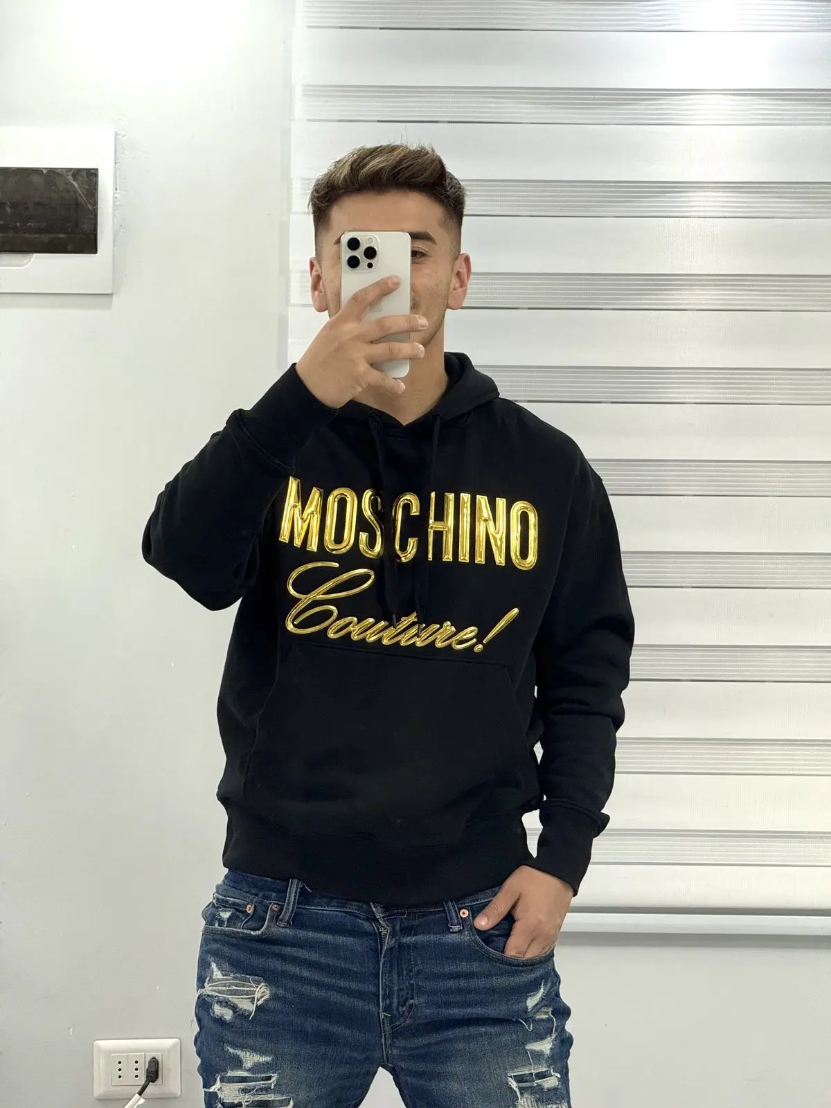 Polerón Moschino Negro Logo Dorado