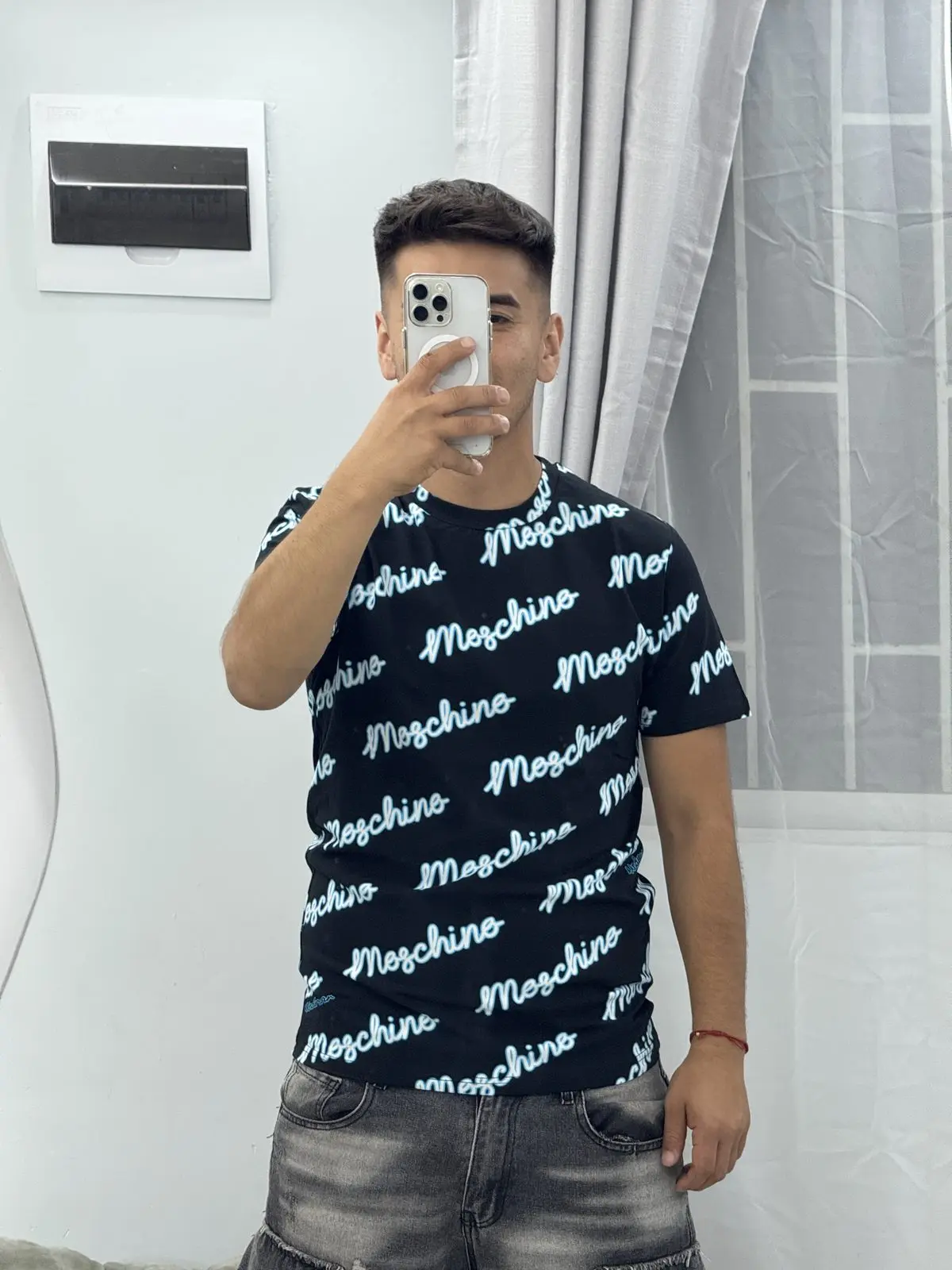 Polera Moschino Negra Detalles Azules