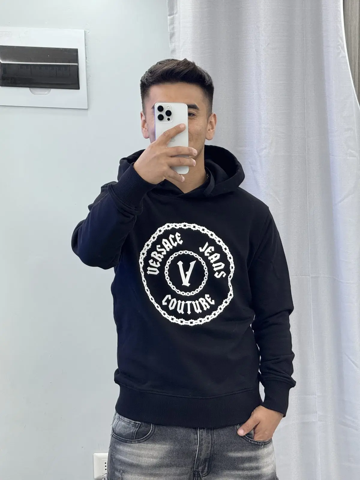 Polerón Versace Negro Detalles Blancos
