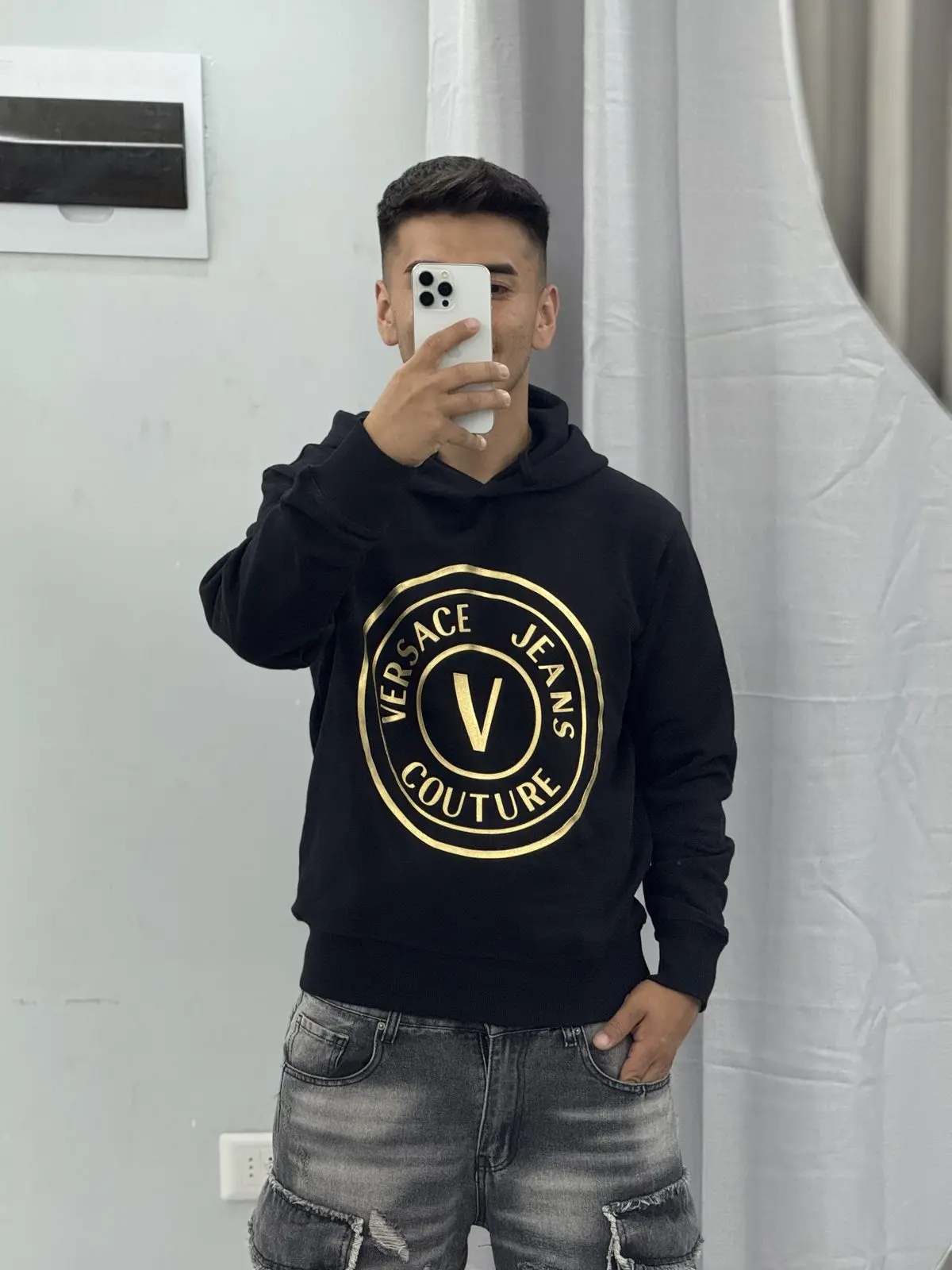 Polerón Versace Negro Detalles Dorados