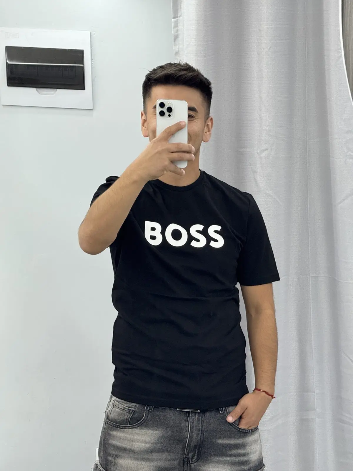 Polera BOSS Negra Detalles Blancos