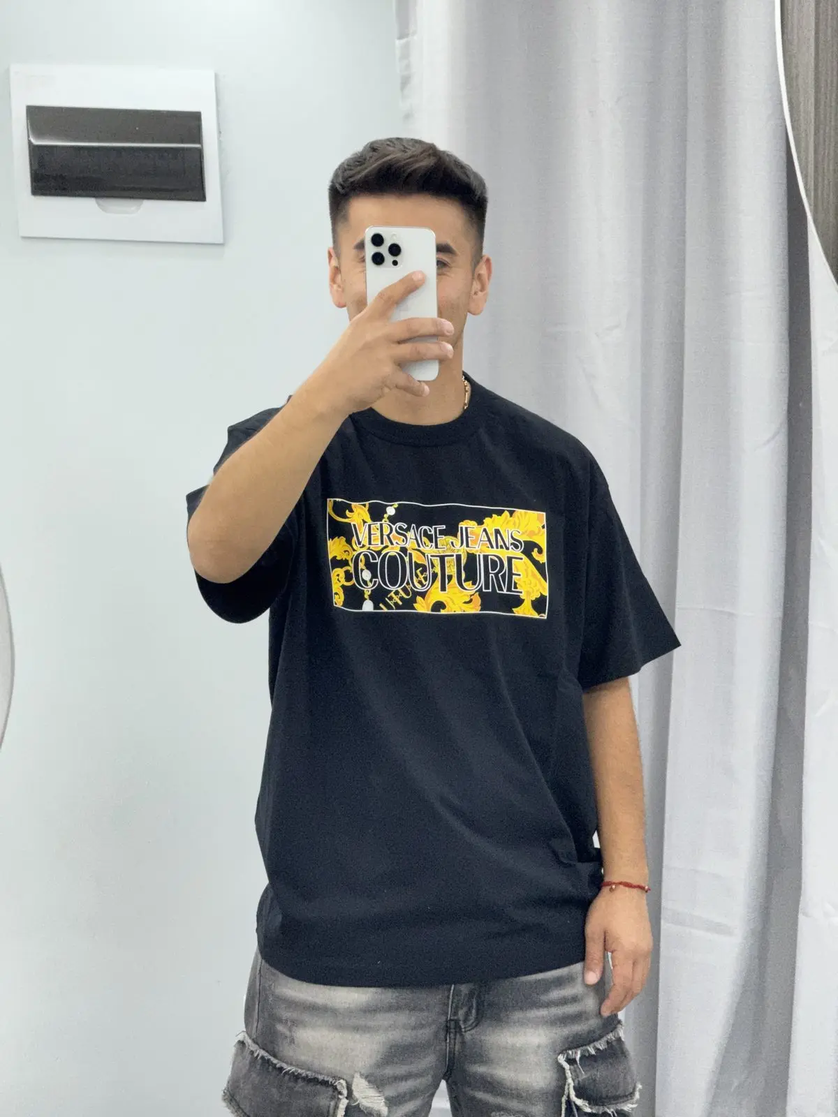 Polera Versace Negra Logo Amarillo