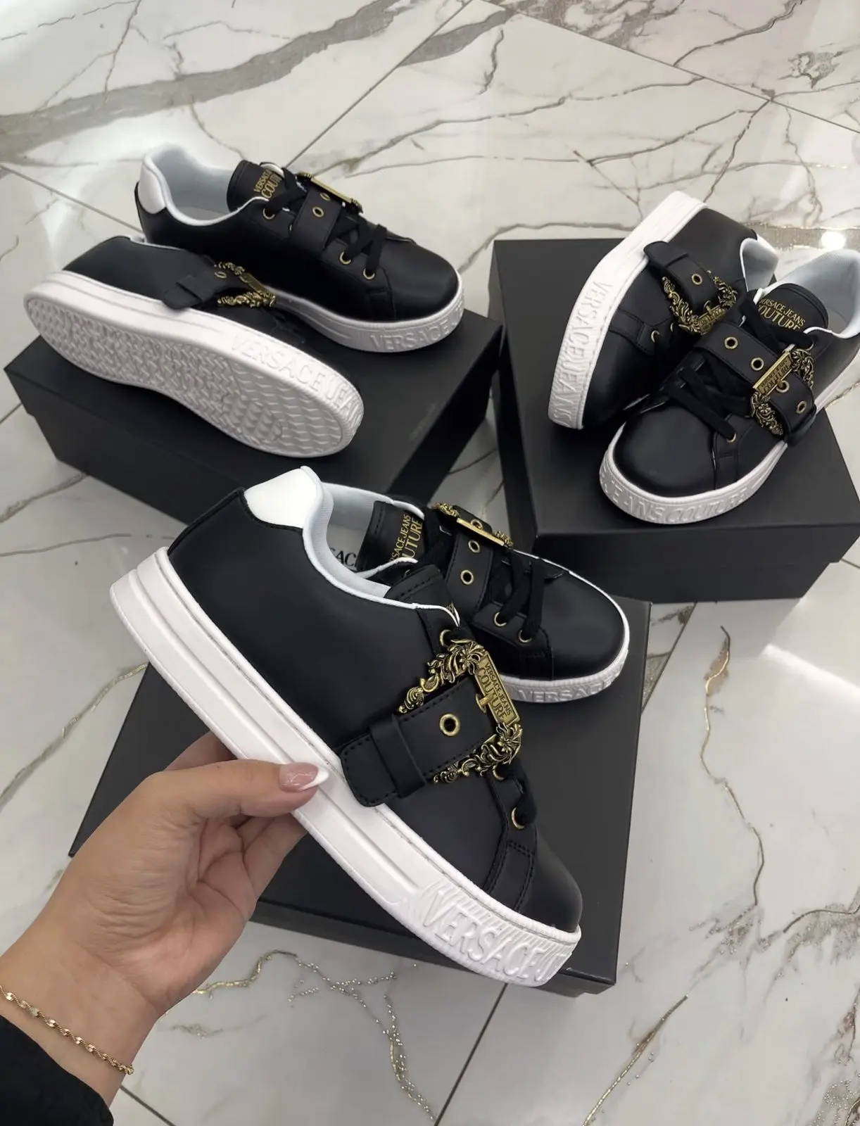 Zapatillas Versace Negras Detalle Cinturón