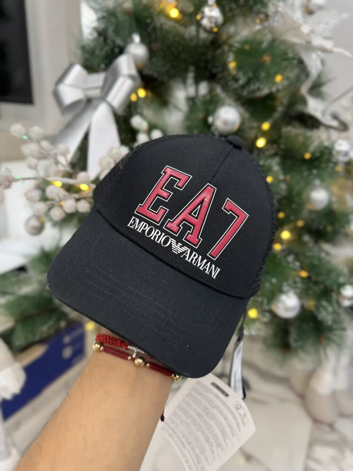 Gorro EA7 Negro Logo Rojo