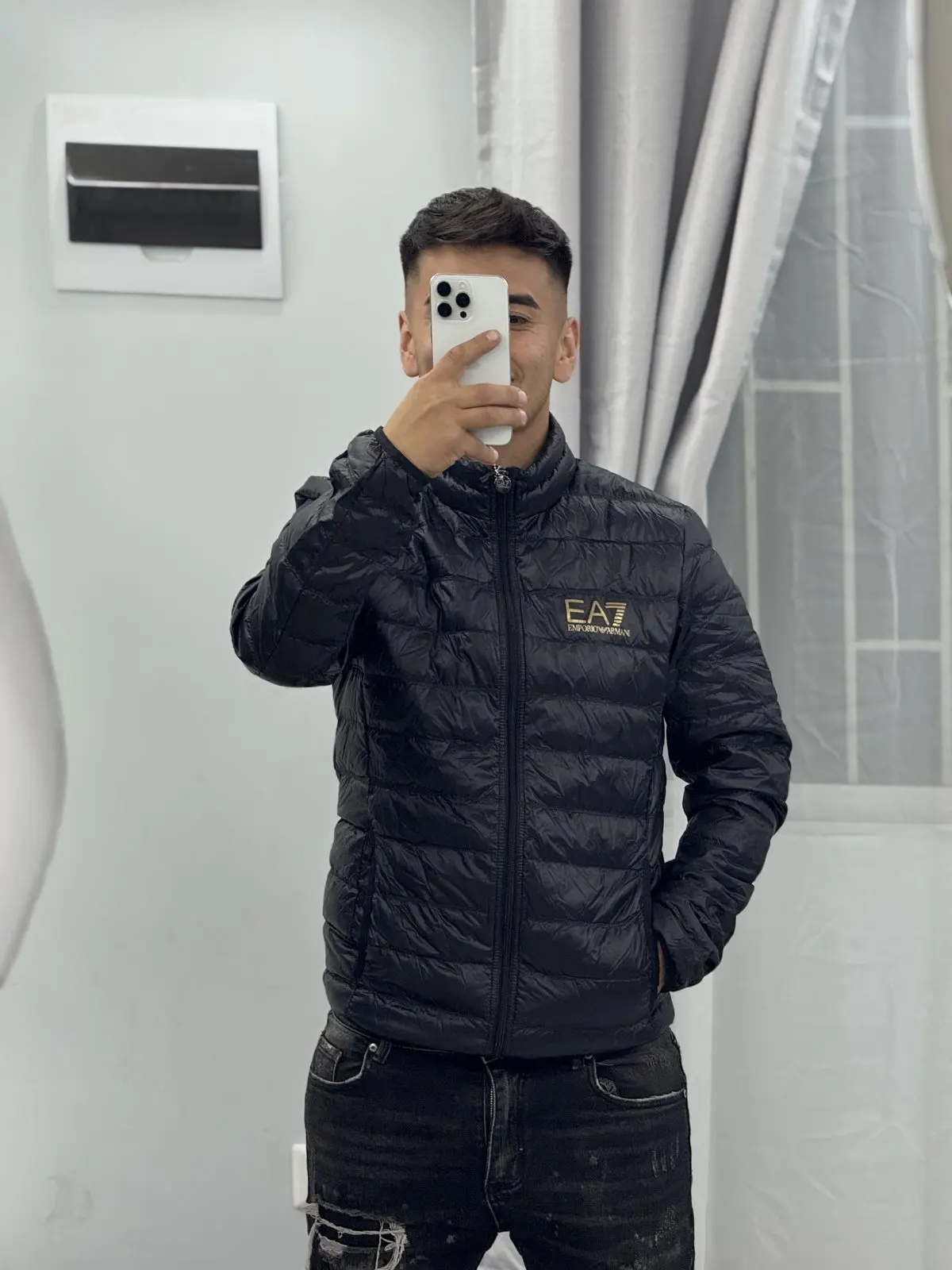 Chaqueta EA7 Negra Logo Dorado