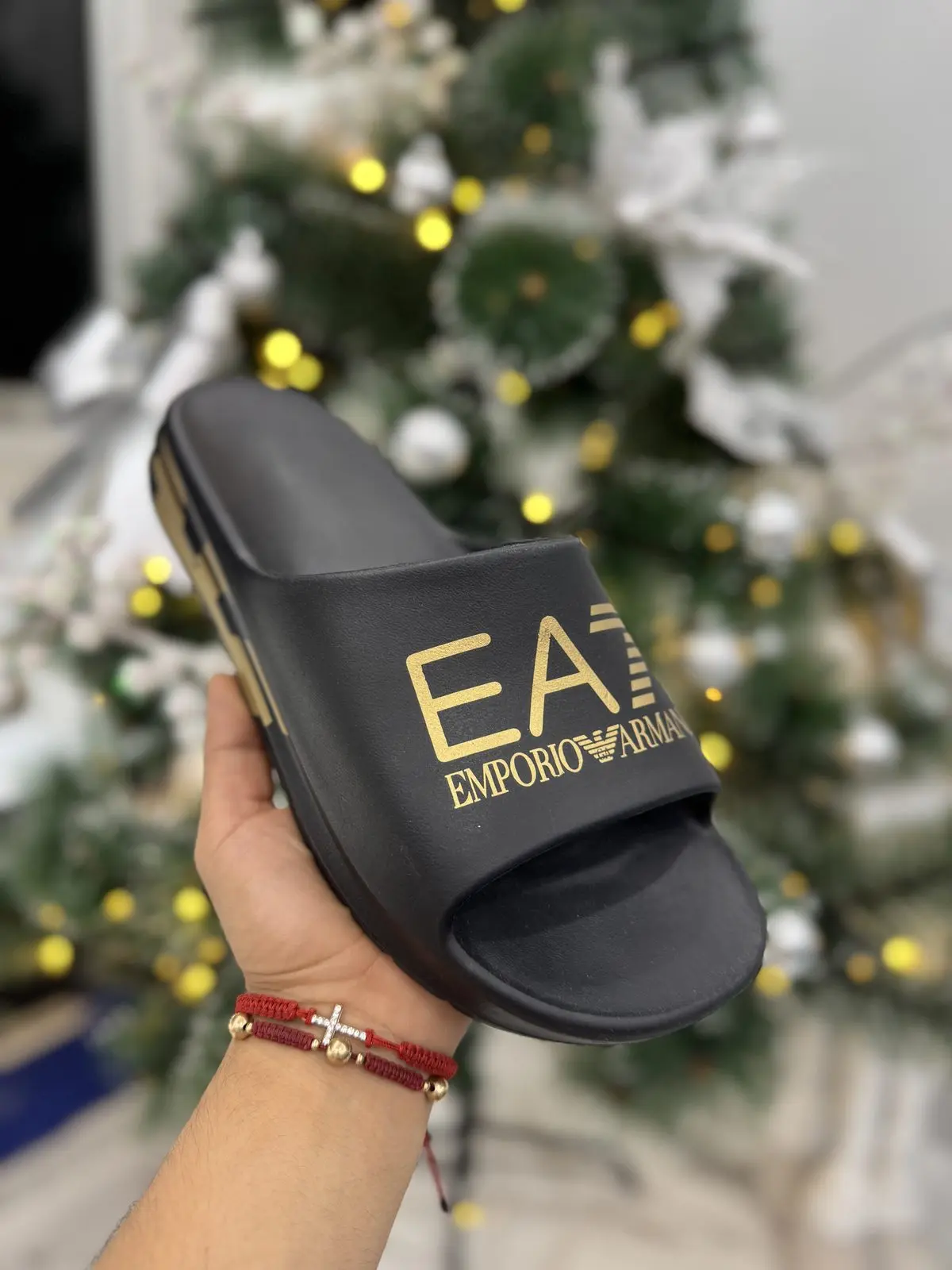 Sandalias EA7 Negras Logo Dorado