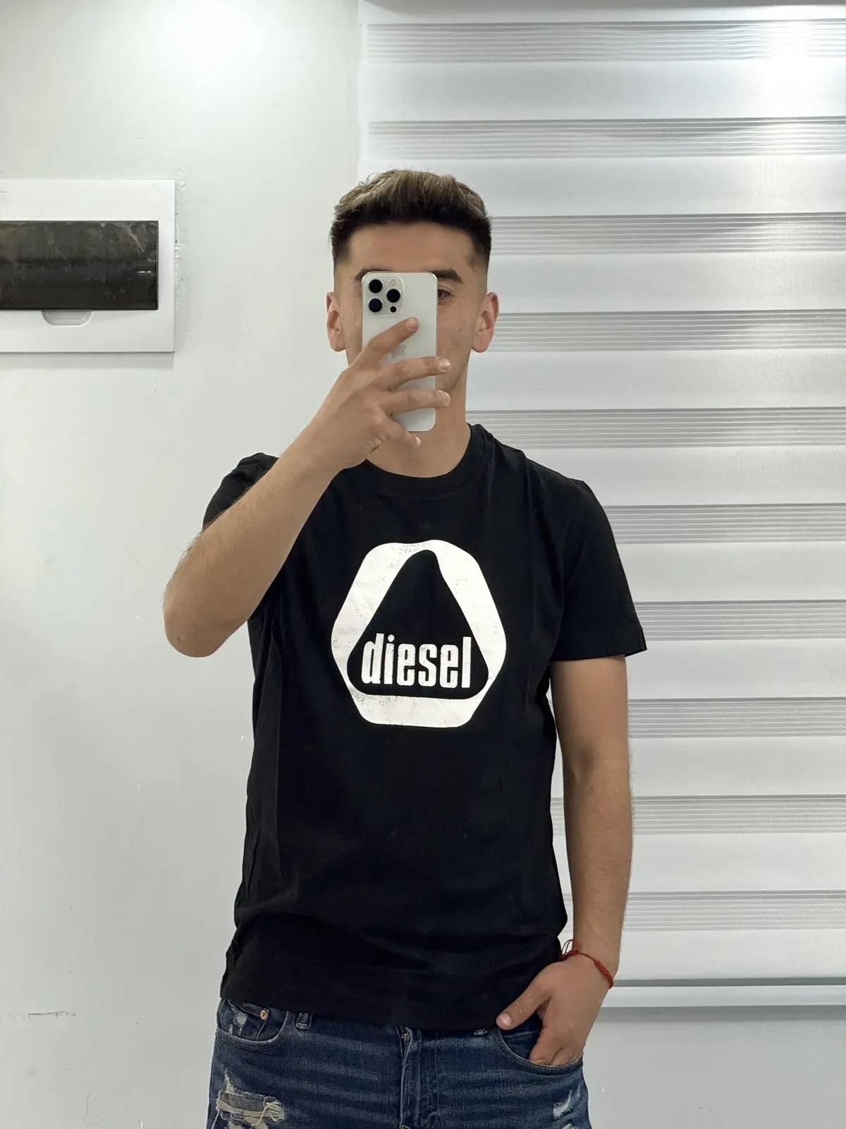 Polera Diesel Negra Logo Triangular Blanco