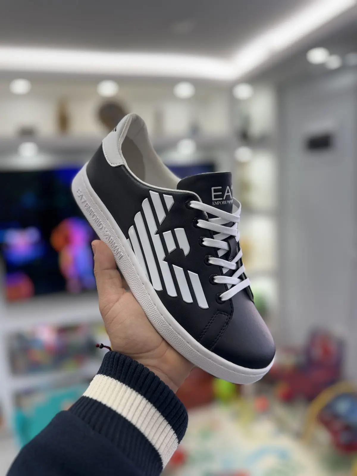Zapatillas EA7 Negras con Águila Blanca