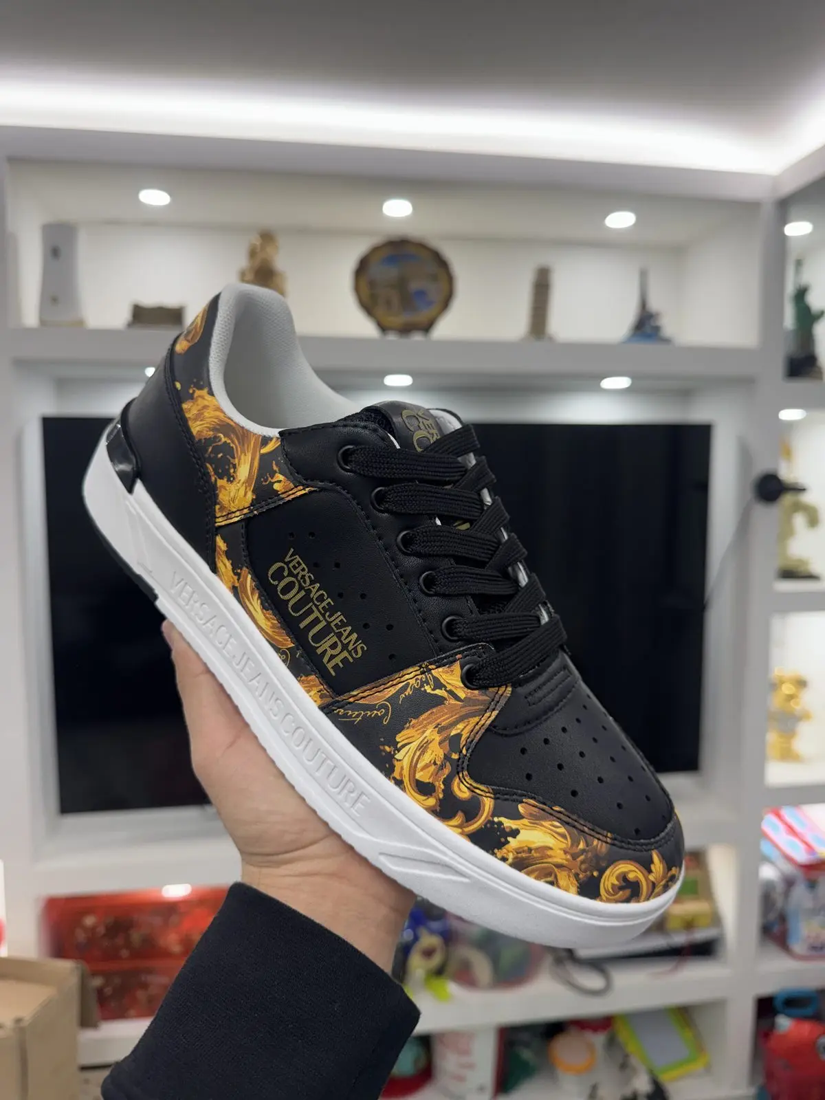 Zapatillas Versace Negras Llamas Doradas