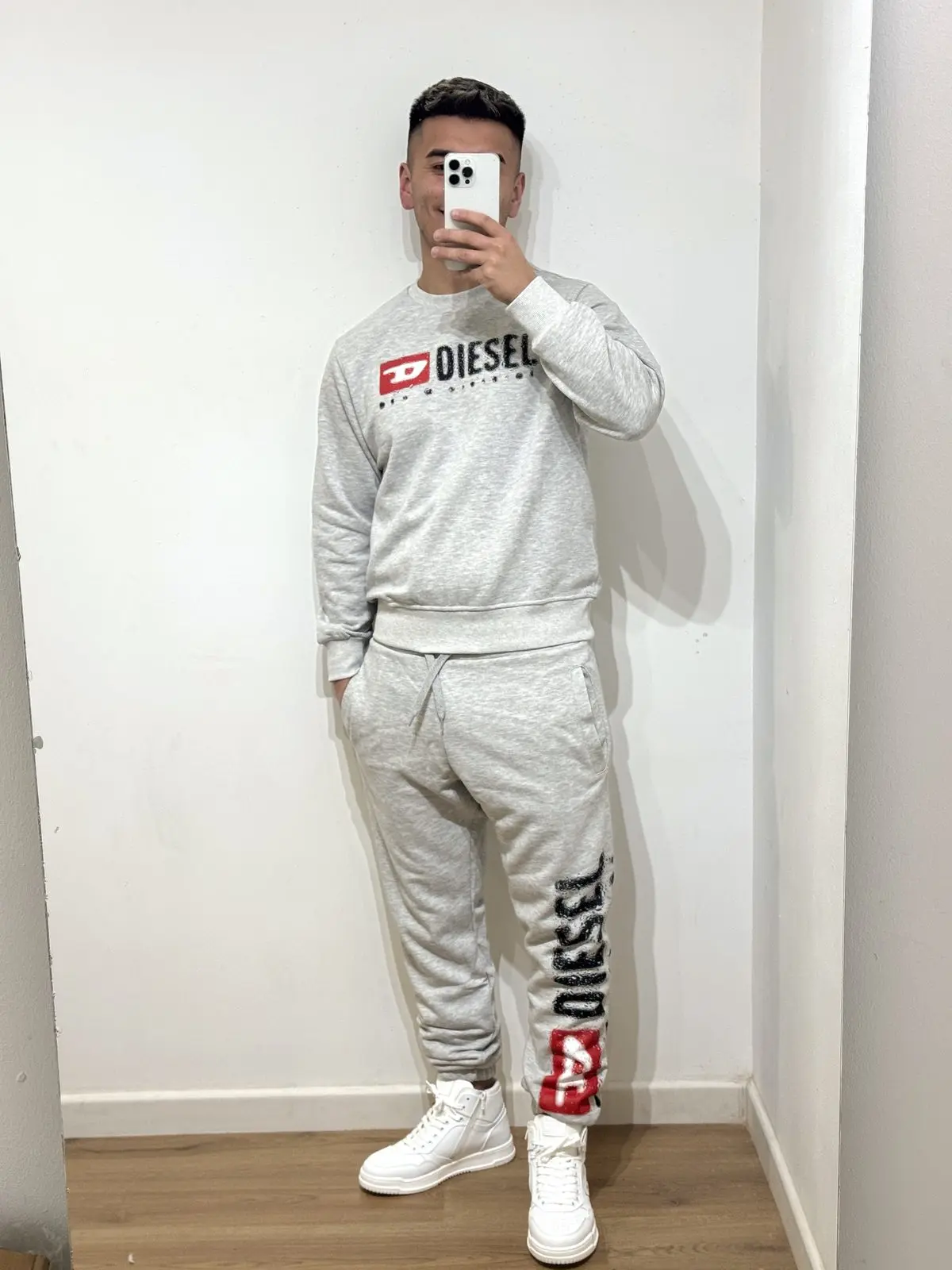 Conjunto Diesel Gris Logo Vertical