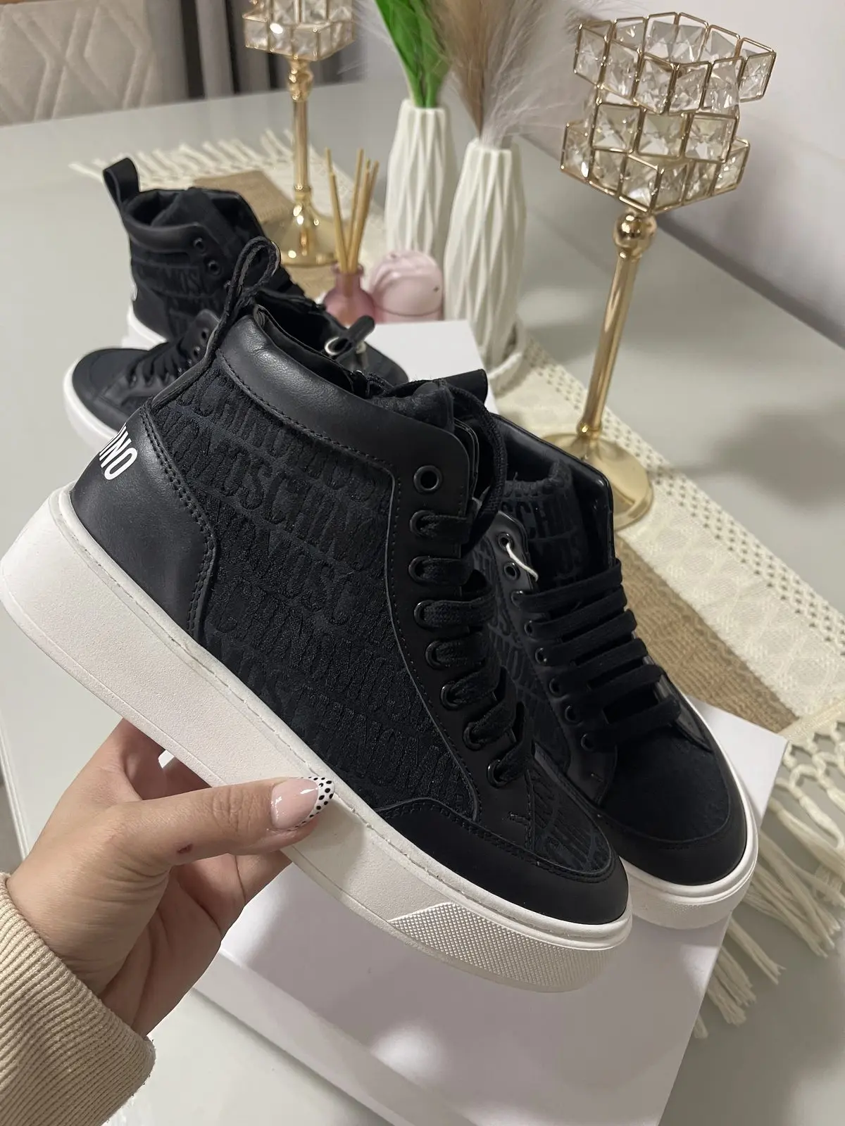Zapatillas Moschino Negras Caña Alta
