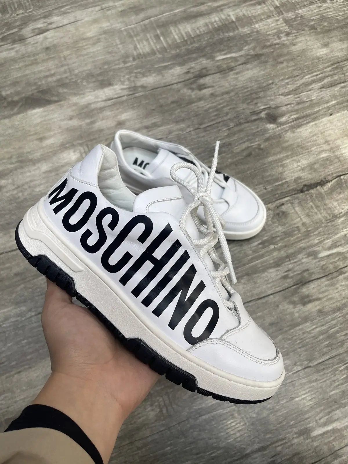 Zapatillas moschino letras lateral