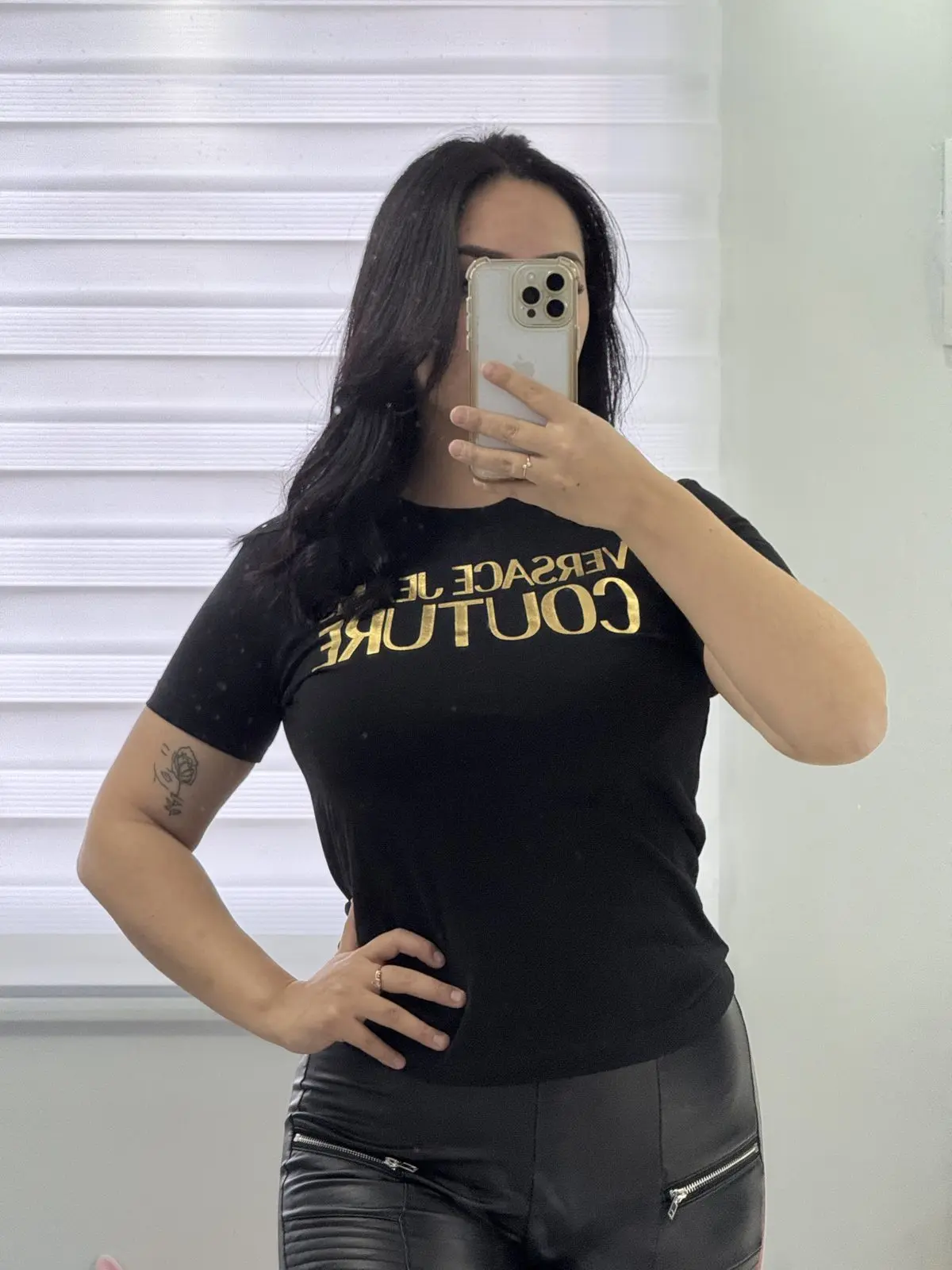 Polera Versace Letras Negras
